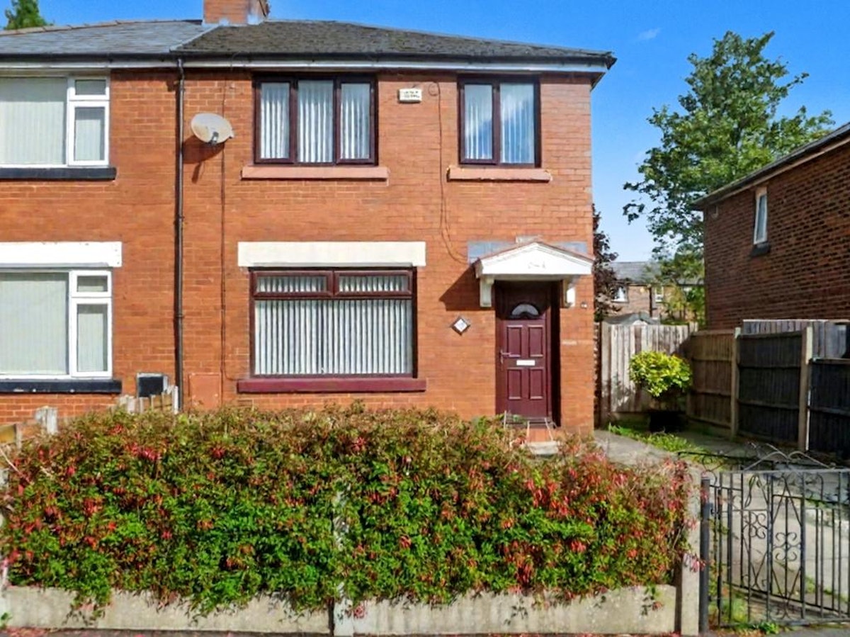 Featured image for 3 bed semi detached house, North Avenue, BL4 0BW