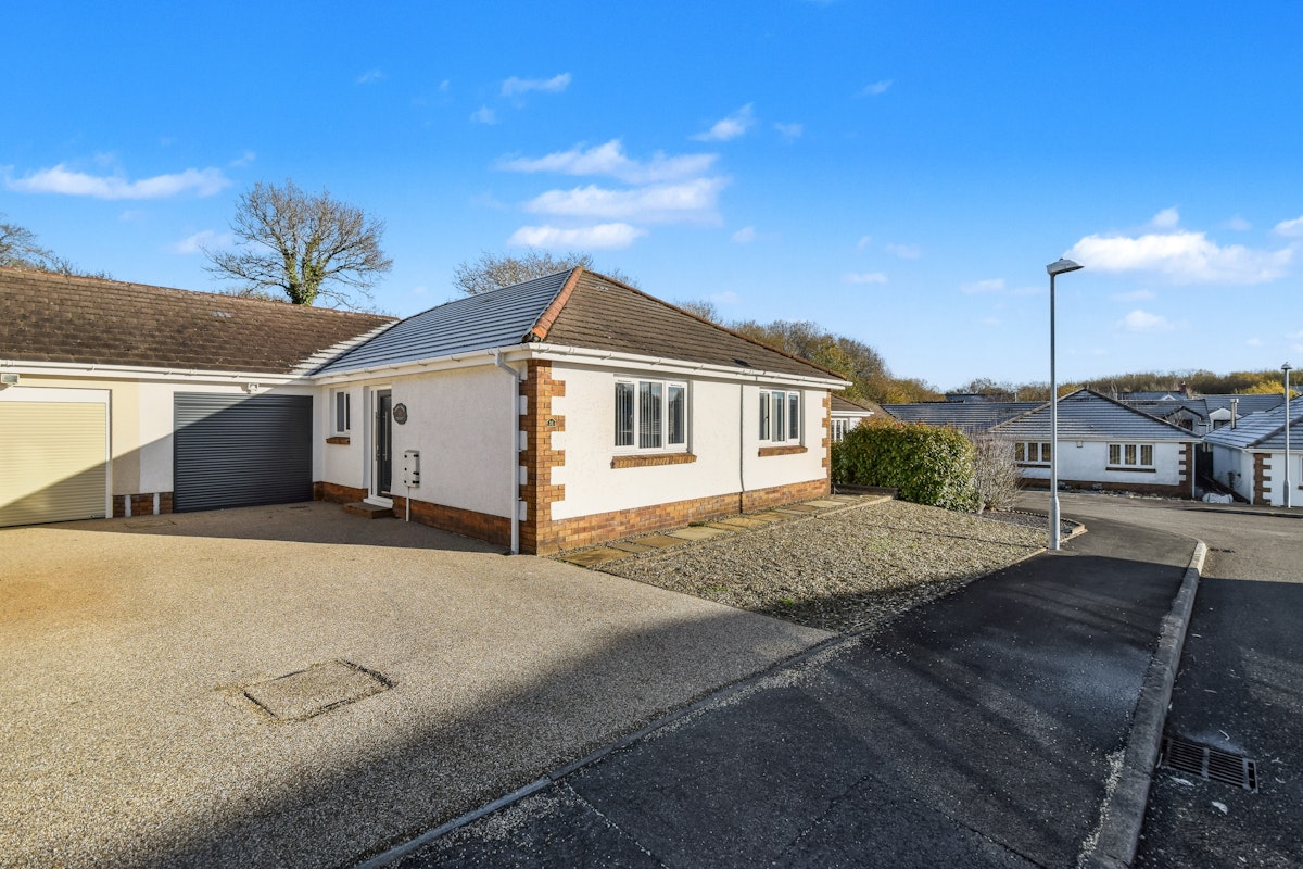 Featured image for 3 bed detached house, Clos Nant Y Ci, SA18 3SZ