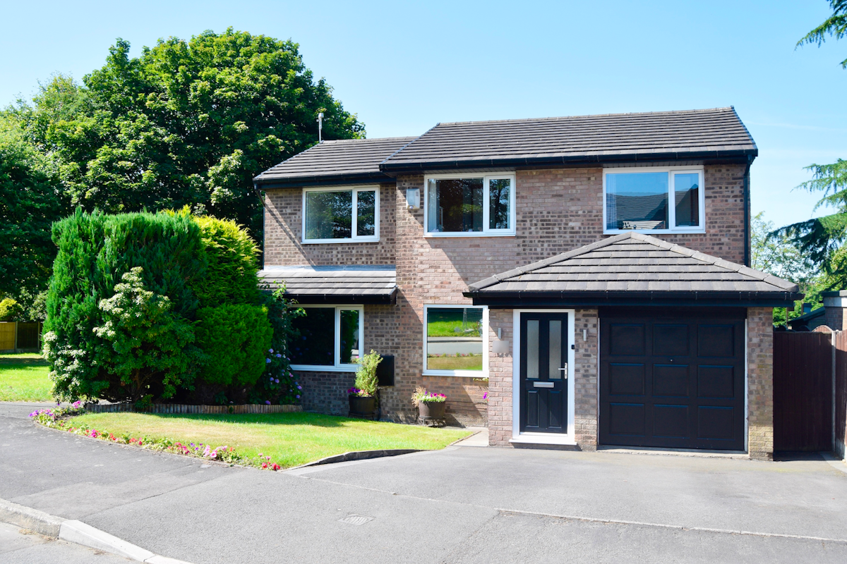 Featured image for 4 bed detached house, Greenbarn Way, BL6 5TE