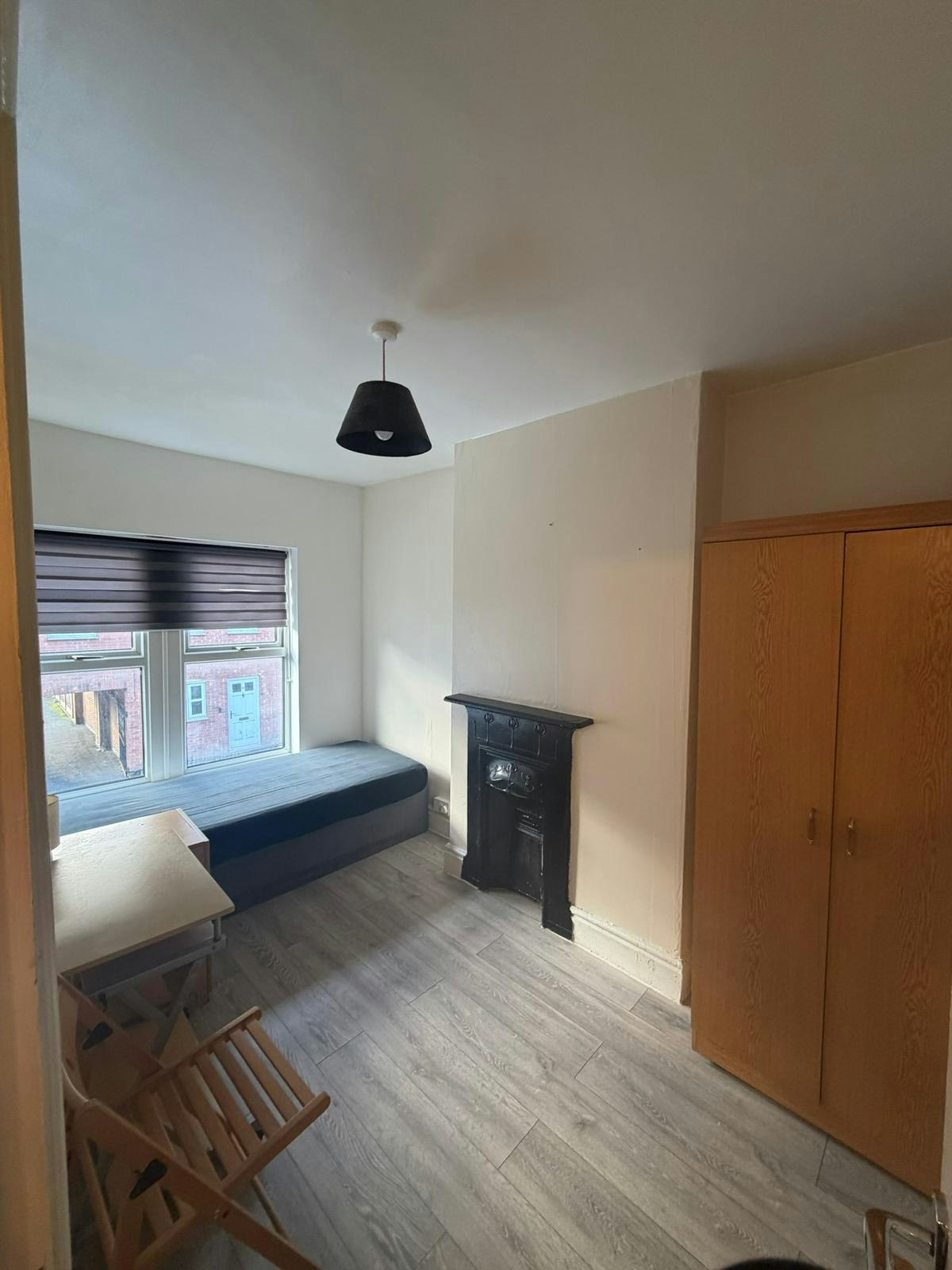 Featured image for 1 room in a 5 bed terraced house, St Michaels Street, NG17 4GP