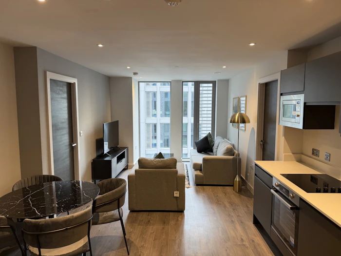 Featured image for 2 bed fully-furnished flat, Embankment Exchange, Salford